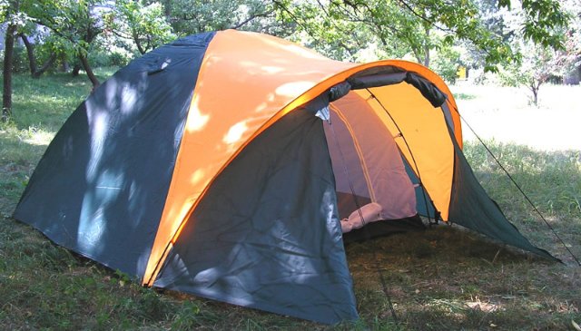 Оборудуем «склад» в походе с помощью палатки